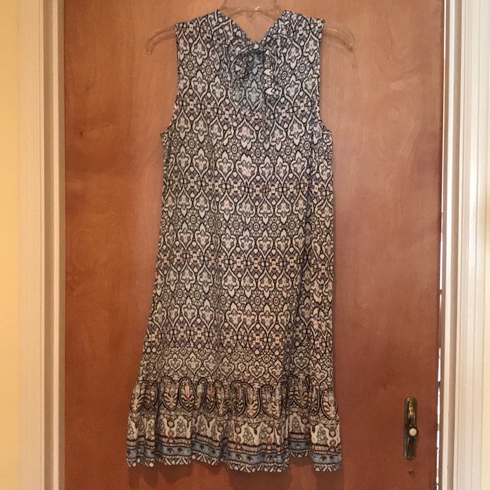 Geometric pattern dress. - Picture 4 of 5